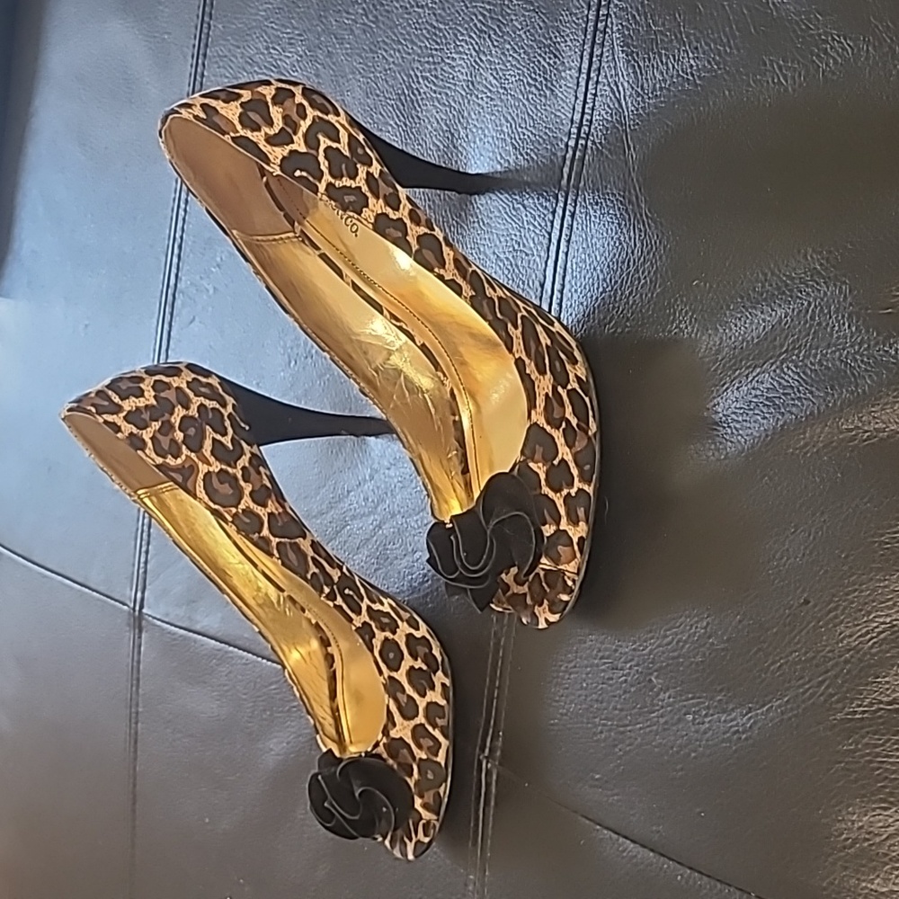 Women's size 8 Style & Co. leopard print peep toe pumps